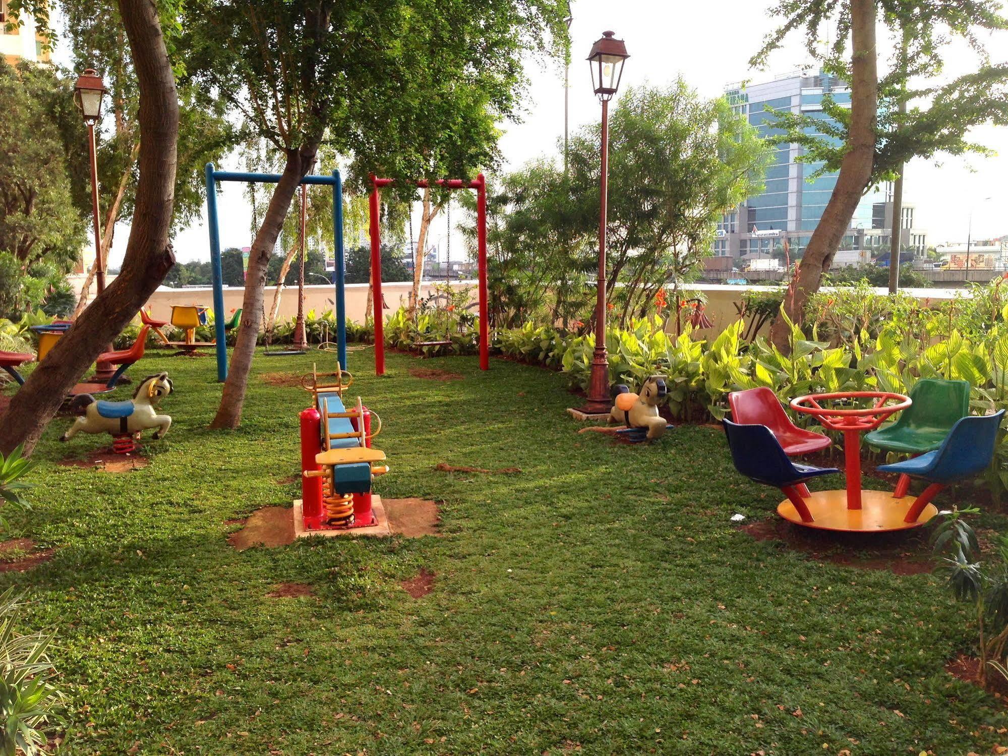Ravarine Suite Apartment Jakarta Luaran gambar